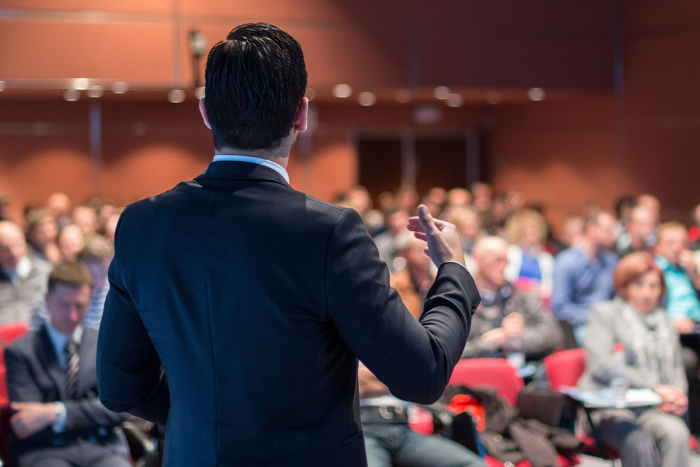 Mastering the Art of Public Speaking: A Guide to Becoming a Confident Presenter